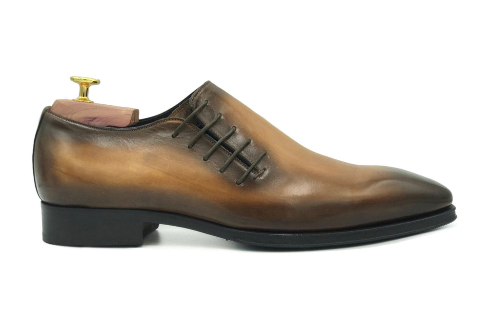 Paris I - Black patent leather loafers with gold horsebit, men's shoes – di  Virgilio Shoes