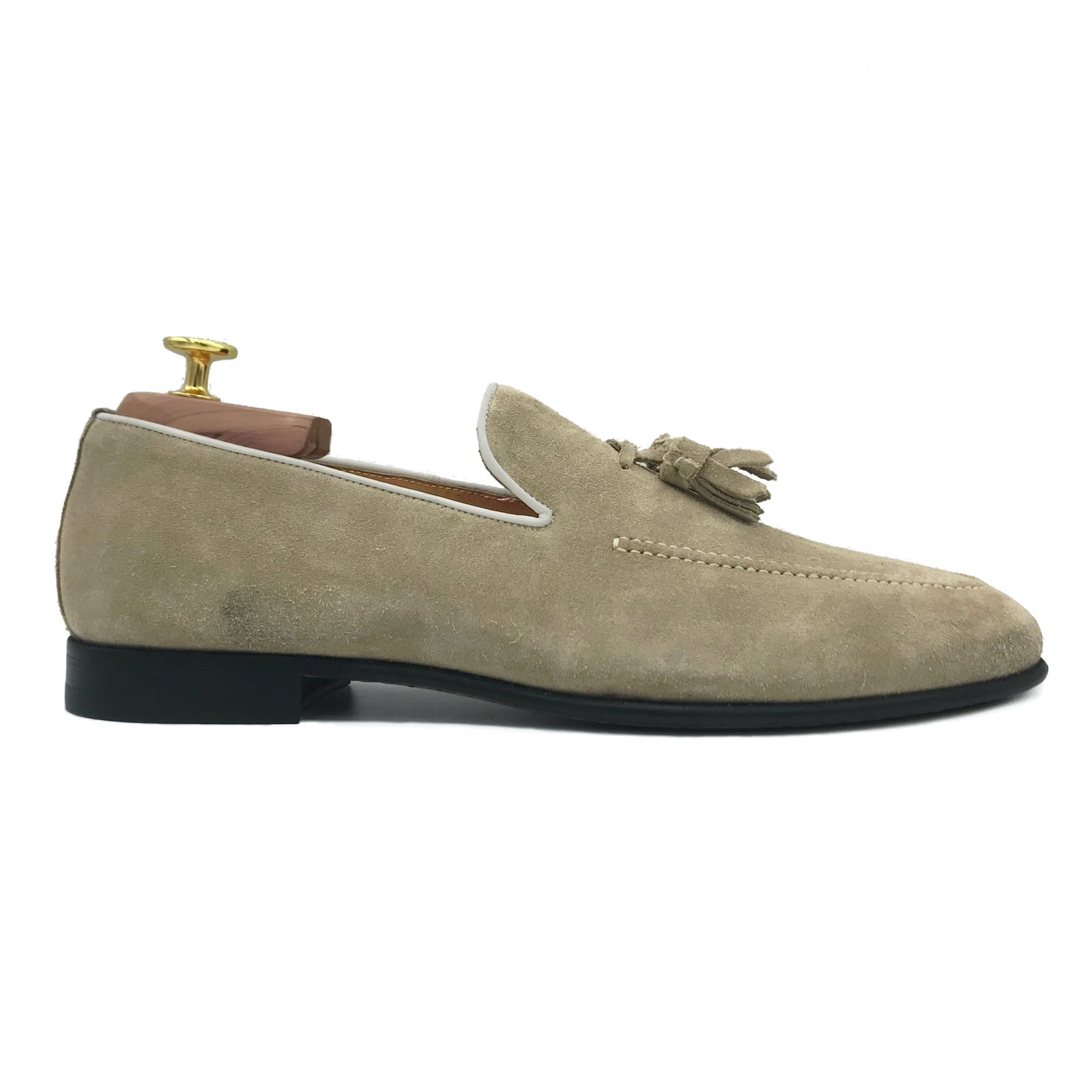 Mocassini beige in pelle scamosciata da uomo con nappine Primopiano Mocassini beige in pelle scamosciata da uomo con nappine Primopiano