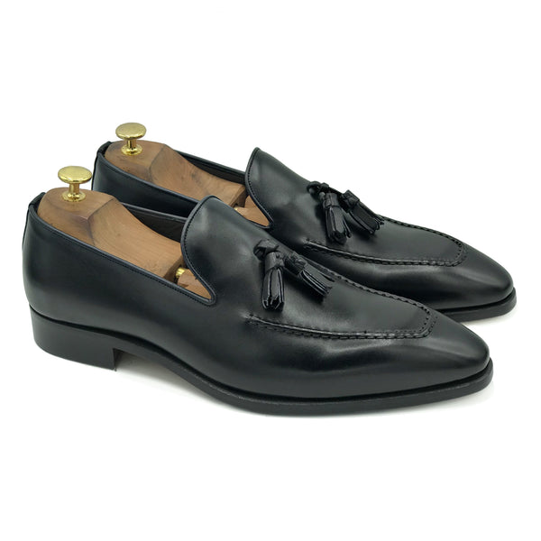 Cesare I Mocassini con nappine in pelle nera scarpe da uomo di virgilio 01