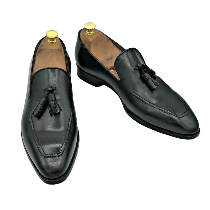 Mocassini con nappine in pelle nera di virgilio shoes 04